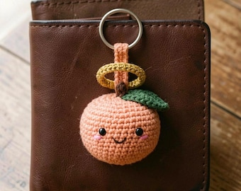 Tasbedel perzik engel halo, hemels ornament gouden garen, zachte pastelkleurige vezelkunstaccessoire
