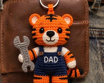 Gehaakte sleutelhanger tijger, vader cadeau monteur, decor amigurumi-workshop, Vaderdagaccessoire