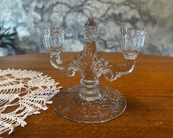 Chandelier double trident en verre Heisey vintage n° 503 bougeoir Art déco avec base en cristal clair gravé 1929-1957 Décoration en verre élégante