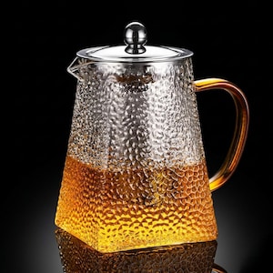 PROMOCJA -60% na ten ręcznie dmuchany szklany dzbanek do herbaty z zaparzaczem ze stali nierdzewnej. Ręcznie robiony dzbanek do herbaty z borokrzemianu, idealny do zdrowych rytuałów herbacianych.