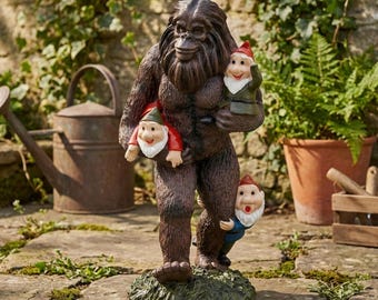 Bigfoot Holding Gnomes Garden Statue, Whimsical Sasquatch Yard Art, Outdoor Decor