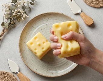 Juguete antiestrés realista con forma de cuña de queso, de recuperación lenta, accesorio de escritorio para aliviar el estrés.