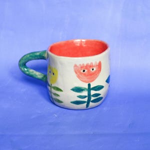 Handgemachte Keramiktasse – Bunte Blumen Tulpen– Einzigartige Tasse – Geschenk für Kaffeeliebhaber | Kaffeetasse