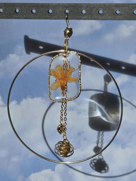 Flor Y Fuego - Fire Agate Botanical Lily Hoop One of a Kind Resin