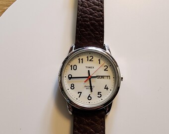 Vintage Rare Gents Timex T06 Water Resistant Winding Watch  display picture 2