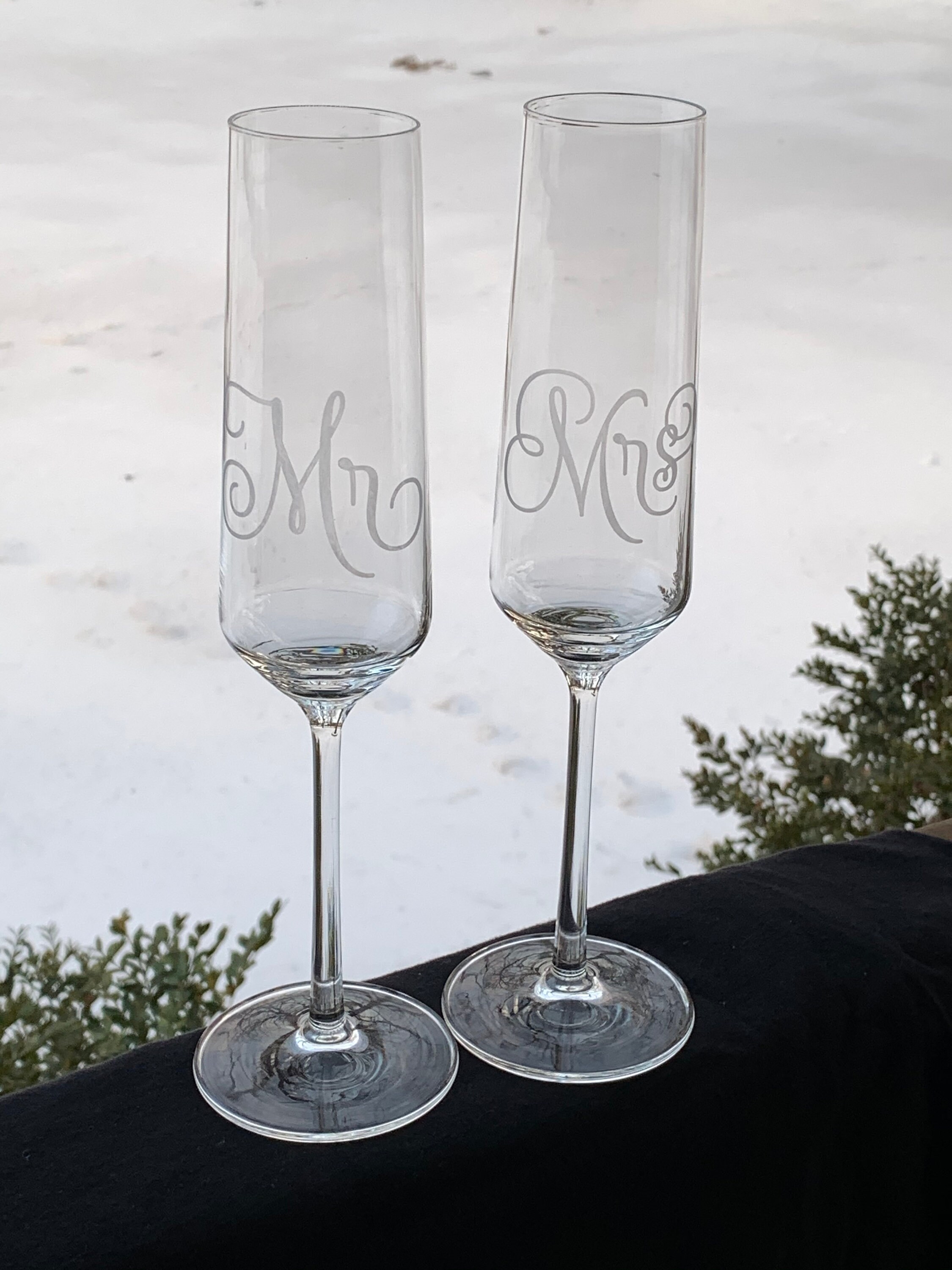 Bride & Groom Champagne Glass Set - Design: HH6 - Everything Etched