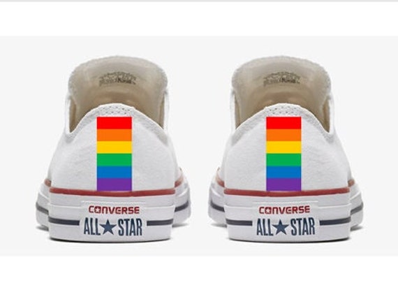 Factura Adelaida Pagar tributo White Converse Hand Painted Gay Pride with Rainbow Hearts - Etsy España