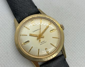 Reloj mecánico Caravelle de Bulova, estilo años 70.