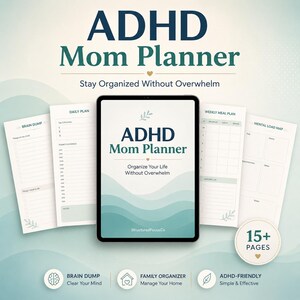 Pode incluir: Um planejador digital ADHD Mom Planner exibido em uma tela de tablet, cercado por quatro páginas impressas incluindo Brain Dump, Daily Plan, Weekly Meal Plan e Mental Load Map. O design apresenta gráficos de ondas azul-petróleo e 15+ pages.