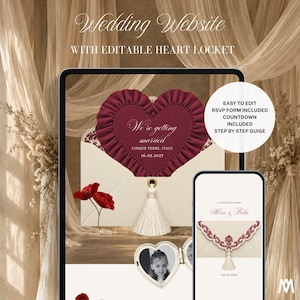 Puede incluir: Una plantilla de sitio web de bodas digital mostrada en una pantalla de tableta y teléfono inteligente. El diseño presenta un gráfico de relicario en forma de corazón burdeos con bordes fruncidos, un sobre crema con borla y el texto We're getting married.