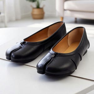 Black Tabi Mary Jane Flats – Japanese Split Toe Ballet Shoes, Minimalist Leather Style