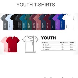 Puede incluir: Una carta de colores de camisetas juveniles en varios tonos, incluyendo gris jaspeado, azul beb&eacute;, negro, gris oscuro, verde azulado, verde bosque, granate, malva, azul marino, morado, azul real, blanco, rosa y rojo. Incluye tabla de tallas en pulgadas.