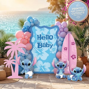 Może przedstawiać: Zestaw dekoracji na baby shower z niebiesko-białym znakiem z napisem "Hello Baby". Zestaw zawiera różowe i niebieskie balony, różową deskę surfingową i wycinanki postaci Stitcha. W zestawie znajduje się również różowa wycinanka z palmą.