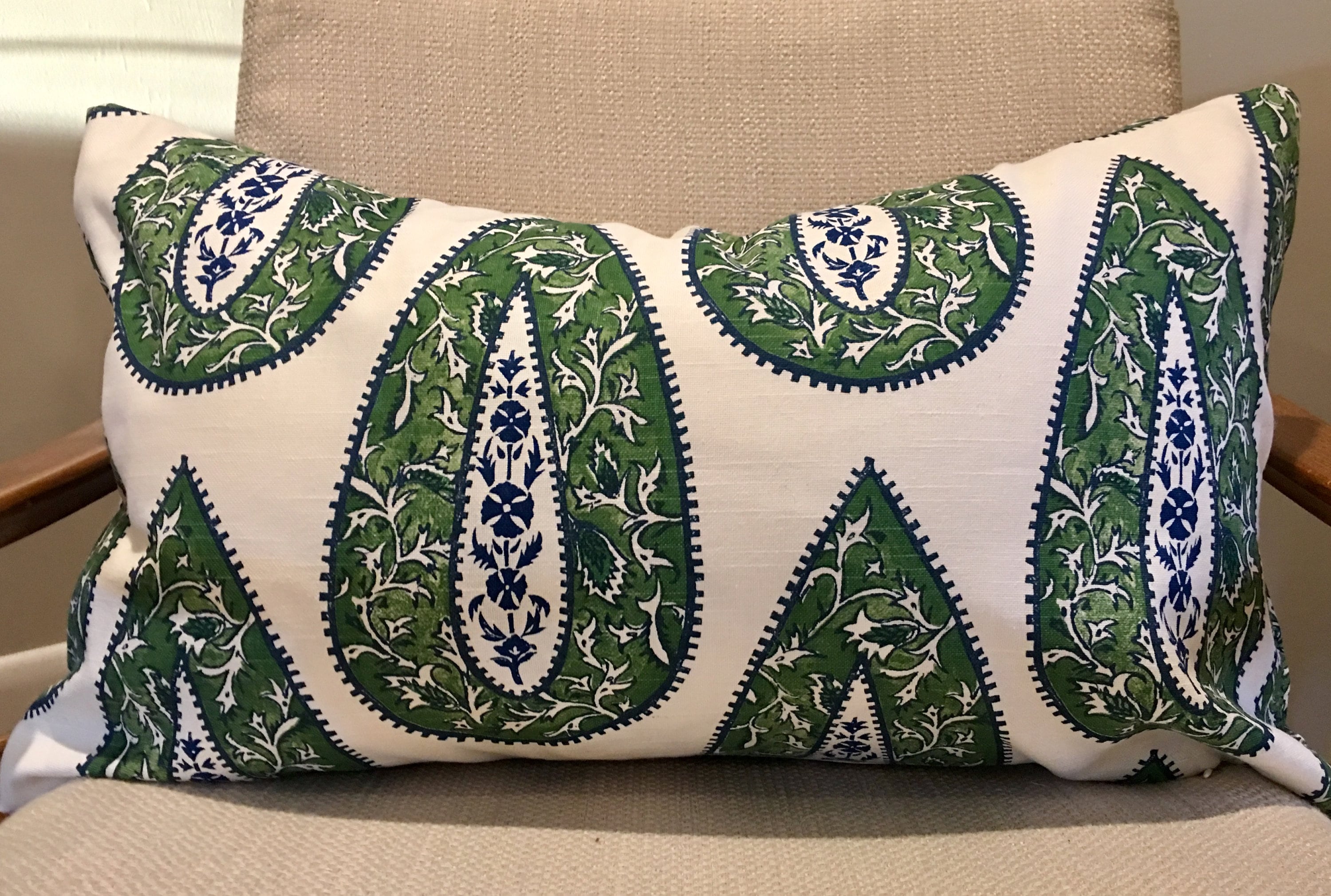 Kelly Green and White Leaf Medallion Pillow Covers Designer Lacefield Bindi Kelly Fabric Handmade Custom Home Decor Accent Pillows Etsy Canada