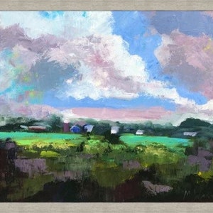 K&ouml;nnte beinhalten: Ein Gem&auml;lde einer Landschaft mit einem gr&uuml;nen Feld, blauem Himmel und fluffigen wei&szlig;en Wolken. Der Himmel ist hellblau mit rosa und violetten Farbt&ouml;nen. Das Feld ist leuchtend gr&uuml;n mit ein paar B&auml;umen und B&uuml;schen. Die Wolken sind flauschig und wei&szlig;, mit einigen rosa und violetten Farbt&ouml;nen.