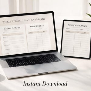 Peut inclure: Un ordinateur portable et une tablette affichent un planificateur d'entraînement hebdomadaire imprimable. L'écran de l'ordinateur portable affiche une mise en page de planificateur hebdomadaire et de plan d'entraînement. Une tasse blanche avec du café est à gauche. Les mots "Téléchargement instantané" sont en bas.