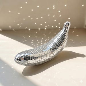 Disco bananspegelskulptur | Retro festdekor, funkig heminredning