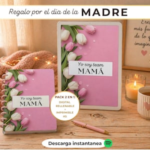 Puede incluir: Un cuaderno rosa y una tableta con el texto "Yo soy team MAMÁ" y decoraciones florales. La imagen incluye una taza con un corazón, una vela y un bolígrafo. El texto "Regalo por el día de la MADRE" está en la parte superior.