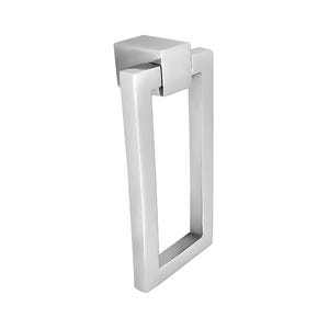 Puede incluir: Un tirador de armario de n&iacute;quel cepillado con un asa rectangular y una placa de montaje cuadrada. El asa tiene un dise&ntilde;o sencillo y moderno, perfecto para cajones o puertas de armarios. El herraje es de metal y tiene un acabado mate.