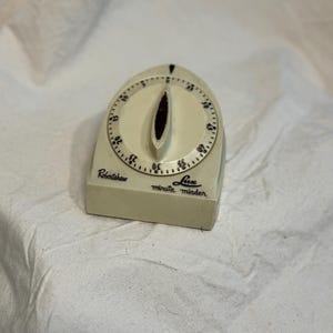 Vintage Robertshaw Lux Minute Minder Kitchen Timer Mid Century Cream Retro 60 Min