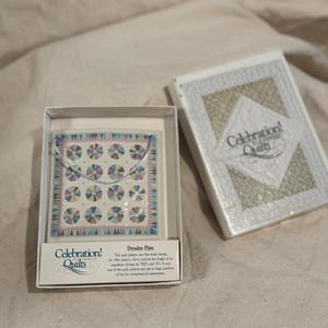 Vintage Dresden Plate Quilt Tile 1991 Wall Decor (Celebration of American Quilts)