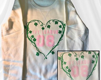 Sweatshirt coeur Ivy League personnalisé | Col ras du cou vintage style collégial