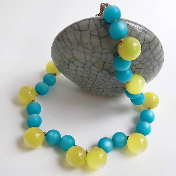 Rad Vintage Mid Century Mod Lucite Bubble Style Choker Length Necklace- Bauble Bead Yellow Blue Bright Fun Chunky Retro Kitsch Fashion