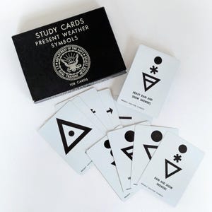 Ensemble de jeux de cartes « Cartes d'étude et symboles du temps présent » du ministère de la Marine - US Naval Training Device Center 2 jeux / 1 scellé / 108 pièces