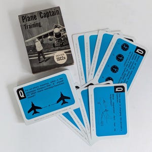Vtg. Jeu de cartes d'étude « Entraînement de capitaine de pilote » du ministère de la Marine - Centre d'équipement d'entraînement naval fabriqué aux États-Unis, appareil 5SC2A de collection