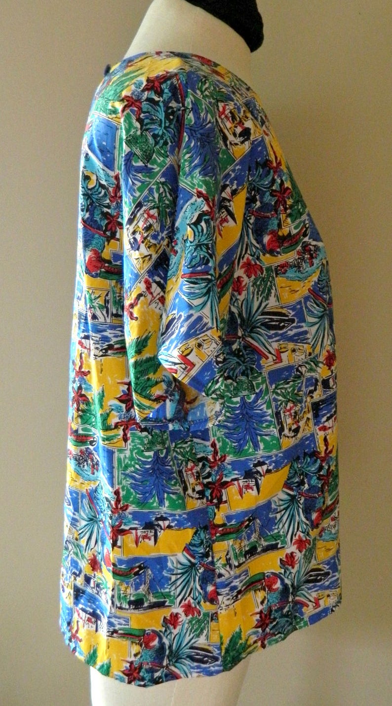 Fun Caribbean Inspired Blouse w Toucan Palm Tree /& Boat Motif Cruise Wear Tropical Vacation Red Green Blue Yellow Shirt Size Medium Large