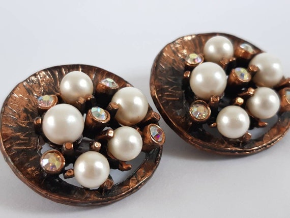 Vintage Rhinestone & Faux Pearl Copper Finish Cli… - image 3