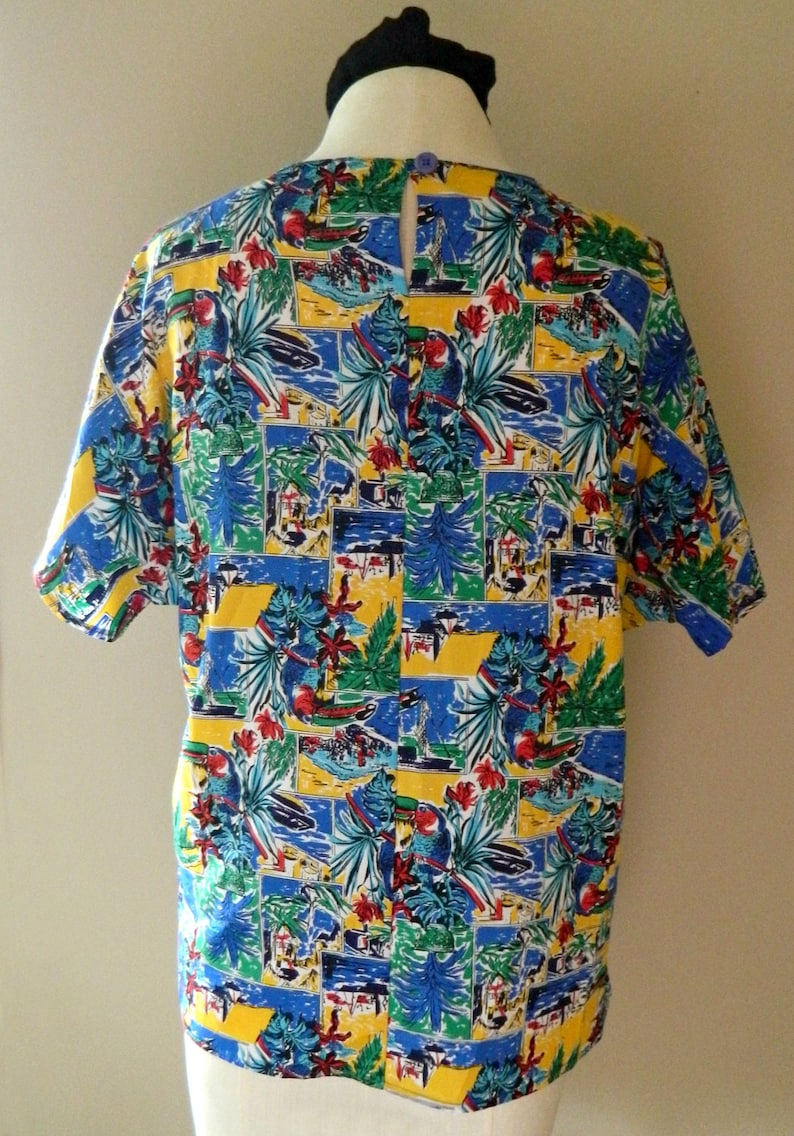 Fun Caribbean Inspired Blouse w Toucan Palm Tree /& Boat Motif Cruise Wear Tropical Vacation Red Green Blue Yellow Shirt Size Medium Large