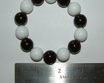 Anime black and white acrylic round bead cosplay bracelet