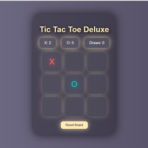 K&ouml;nnte beinhalten: Digitale Anzeige eines Tic Tac Toe Deluxe-Spiels im Gange. Das Spielbrett zeigt ein 'X' in Rot und ein 'O' in T&uuml;rkis. Oben auf dem Bildschirm wird die Punktzahl angezeigt: X:2, 0:0, Unentschieden: 0. Unten befindet sich eine Schaltfl&auml;che 'Brett zur&uuml;cksetzen'.