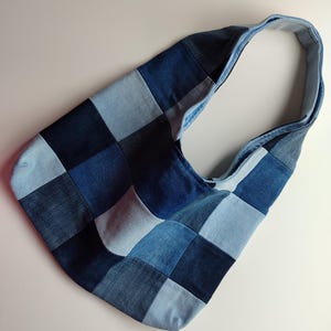 Upcycling Jeanstasche | Handgefertigte Hobo Bag aus recyceltem Denim | Patchwork Schultertasche | Nachhaltiges Unikat