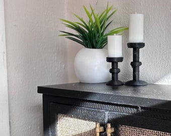 Velas en miniatura a escala 1:12 con portavelas – Negro, blanco, decoración moderna para casas de muñecas