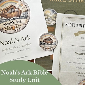 Op de afbeelding: Een verzameling bijbelstudie materialen met het thema "De Ark van Noach". Inclusief een studie-eenheid, bijbelverhalen en decoratieve ronde pins met illustraties van de Ark van Noach en een regenboog. Ontworpen voor familiegebruik.