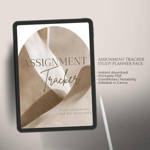 Może przedstawiać: Cyfrowy tracker zadań wyświetlany na tablecie. Ekran zawiera słowa "ASSIGNMENT Tracker" w stylowej czcionce na tle w stylu akwareli. Dodatkowy tekst zawiera "STUDY PLANNER PAGE" oraz szczegóły produktu.