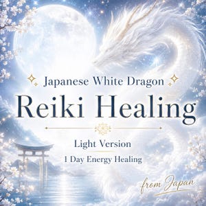 Può includere: Illustrazione digitale di un drago bianco con una luna piena sullo sfondo. Il testo recita "Japanese White Dragon Reiki Healing", con le diciture "Light Version", "1 Day Energy Healing" e "from Japan".