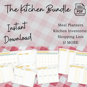 以下が含まれることがあります： 「The Kitchen Bundle」のインスタントダウンロード。食事プランナー、キッチン在庫、買い物リストなどが含まれています。画像は、赤と白のギンガムチェックの背景に、印刷可能なシートが表示されています。