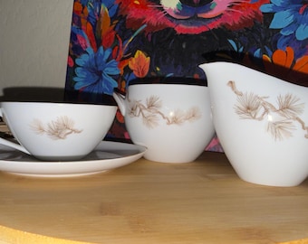 Juego de té vintage Sango Japan Larchmont: porcelana con motivo de pino de mediados de siglo.