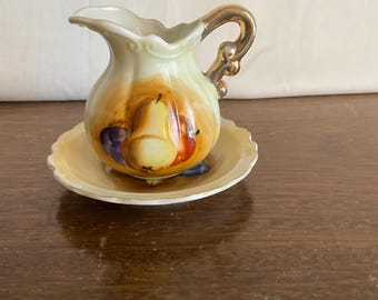 Vintage Handbemaltes Milchkännchen mit Untertasse