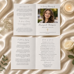 Peut inclure: Un livret de programme funéraire blanc avec une photographie de Margaret Thompson, une icône de croix dorée et du texte imprimé incluant Acknowledgements, In Loving Memory, A Lasting Legacy et Order of Service avec les dates du 12 mars 1954 au 18 juin 2026.