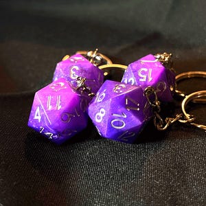 Voidglass Amethyst D20 Keychain – Deep Purple Resin Dice Charm with Cosmic Glitter | Gothic Fantasy