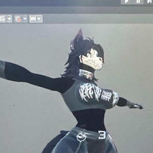 Peut inclure: Modèle 3D d'un personnage à l'apparence de loup, avec un schéma de couleurs noir et gris. Le personnage porte un crop top avec un motif graphique, une jupe et des manchons. Le modèle est posé avec les bras tendus.