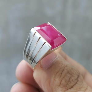 Bague pour homme rubis créée en laboratoire en argent sterling 925 | Bague tendance Yaqoot rouge taille émeraude | Jonc Art Déco de style industriel