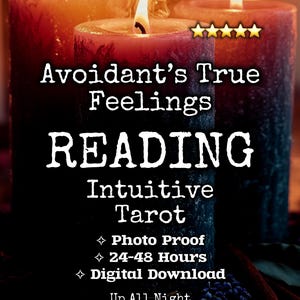 Könnte beinhalten: Drei brennende Stumpenkerzen in Dunkelrot- und Violetttönen mit sichtbaren Flammen und Rauch. Der Text lautet: Avoidant's True Feelings READING Intuitive Tarot, fünf gelbe Sterne, Photo Proof, 24-48 Hours, Digital Download, Up All Night Magick.
