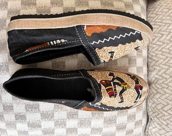 Alpargatas con estampado africano hechas a mano: zapatos sin cordones de tela Ankara. Tallas 42 y 43 disponibles.