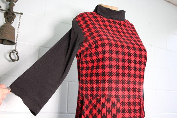 60s MOD Style HOUNDSTOOTH DRESS Sm Red & Black Tu… - image 4