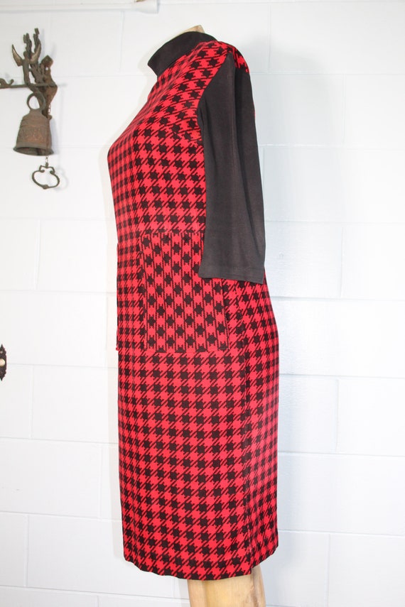 60s MOD Style HOUNDSTOOTH DRESS Sm Red & Black Tu… - image 5